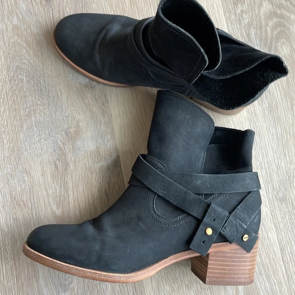 UGG Elora Winter Boot Black size 9.5